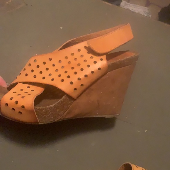 Size 9 leather wedges  r.b.l.s. Tan - Picture 3 of 5